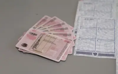Ile trzeba zapłacić za prawo jazdy? Sprawdź koszty i ukryte opłaty
