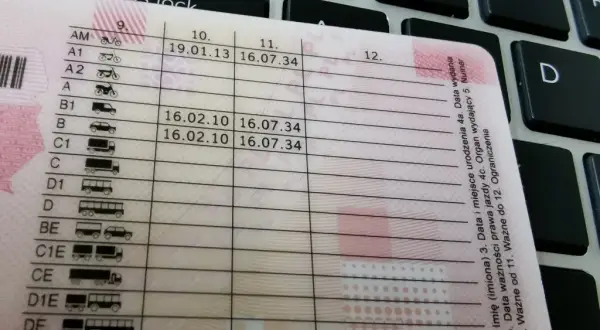 Czy na koparkę trzeba mieć prawo jazdy? Sprawdź wymagania prawne